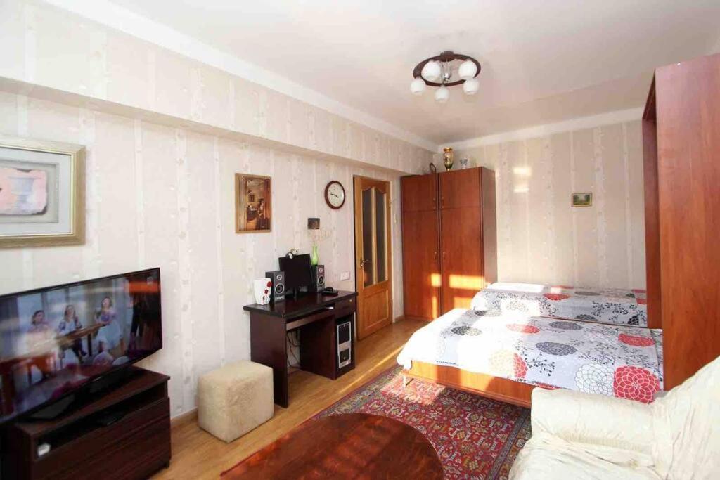 Cozy Apartment In The Center Of Yerevan Exterior photo
