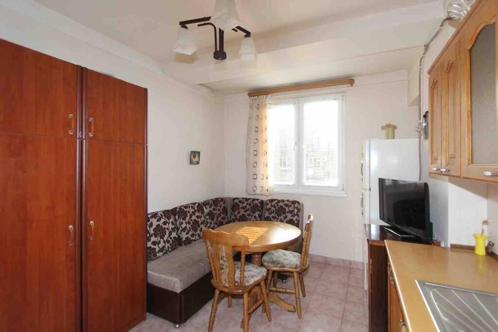 Cozy Apartment In The Center Of Yerevan Exterior photo